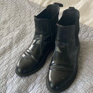 Dr Martens flora boots